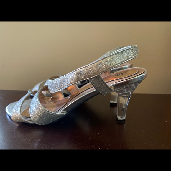 Sparkly glittery mootsie tootsie silver heels - daughter worn it once for prom - Picture 3 of 7